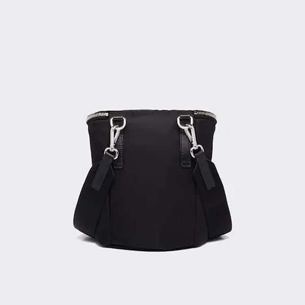 【プラダ 偽物】22SS Re-Nylon xレザー ショルダーバッグ ロゴ入り